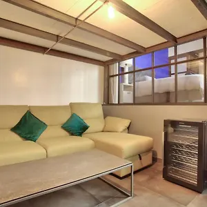 2 Bedrooms Le Marais Nazareth , Parigi Francia